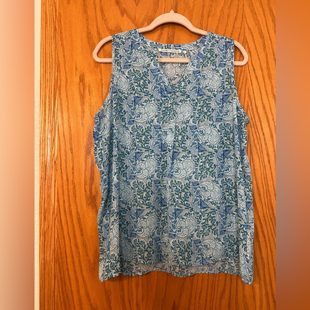 Violet & Claire Floral Sleeveless Blue Blouse - NWOT - Size L